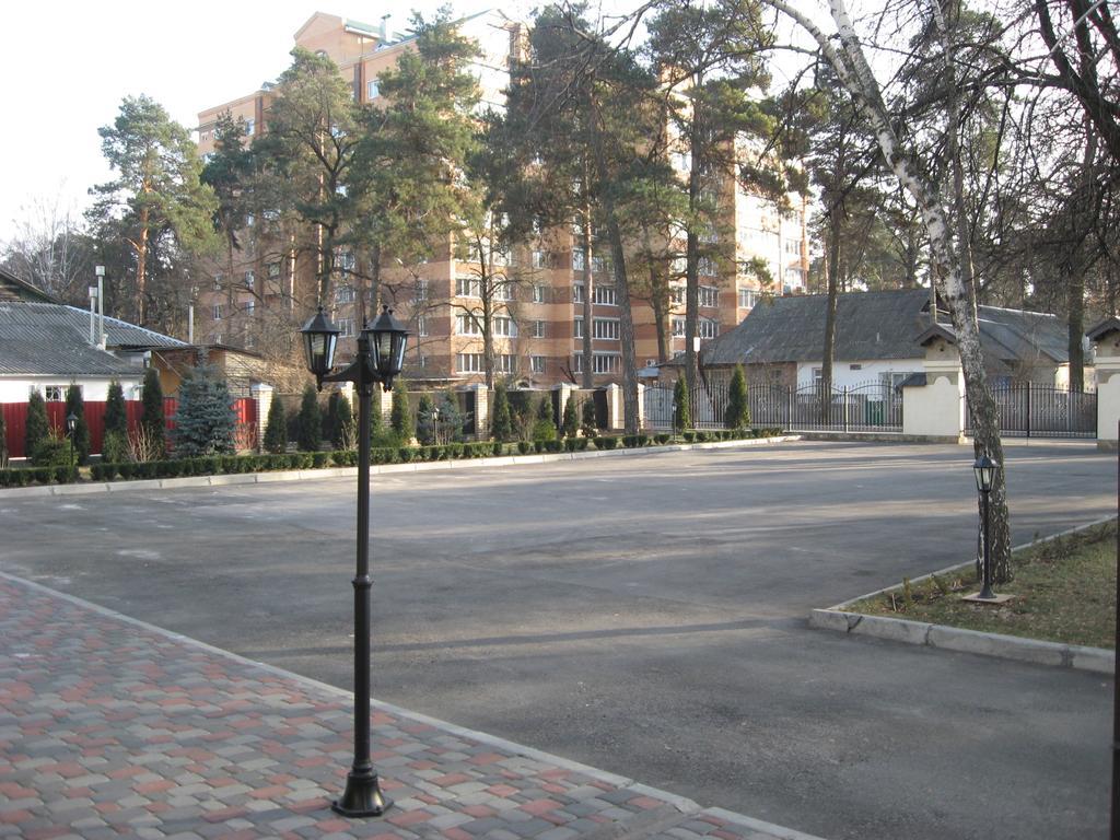 Shato Paradis Hotel Irpin Bagian luar foto