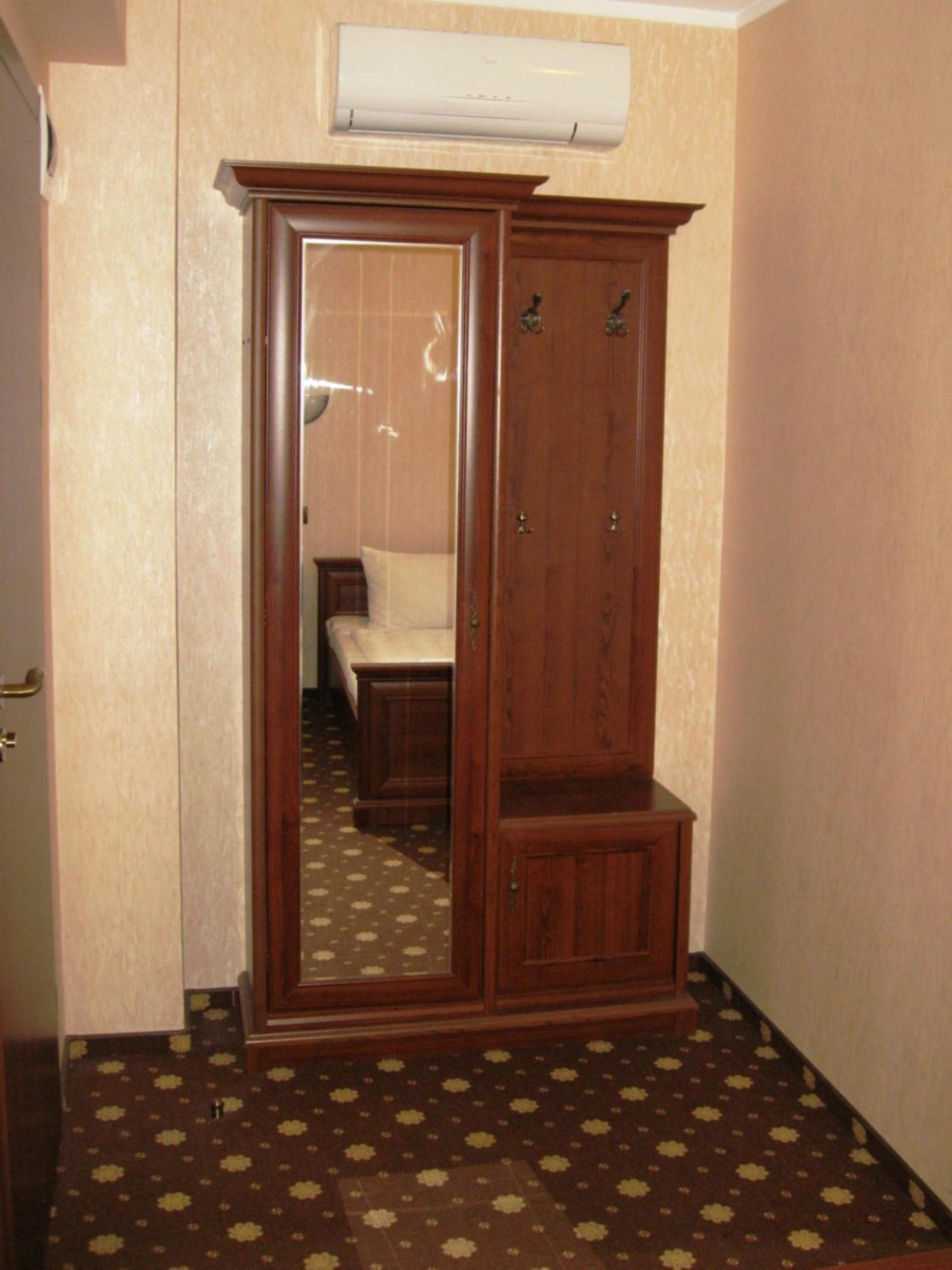 Shato Paradis Hotel Irpin Ruang foto
