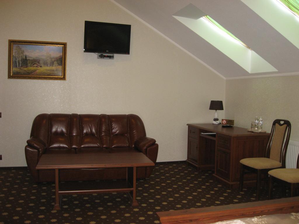 Shato Paradis Hotel Irpin Ruang foto