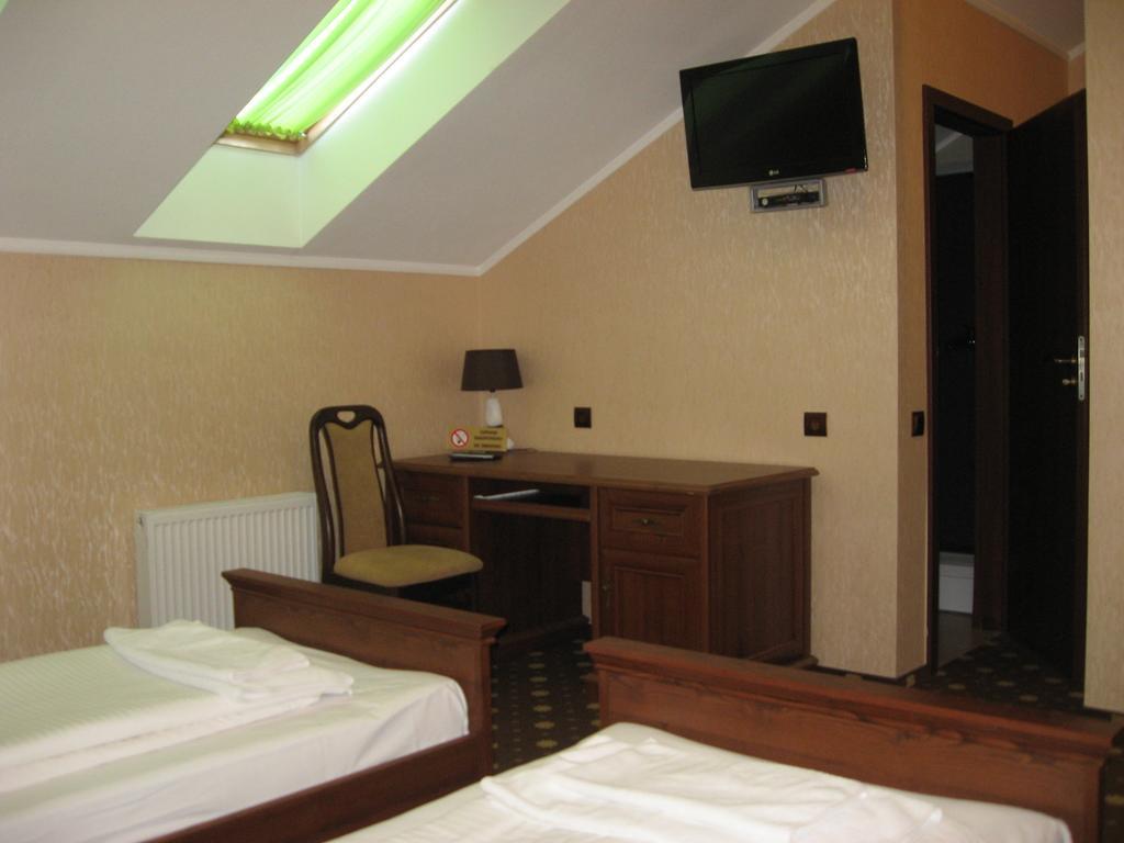 Shato Paradis Hotel Irpin Ruang foto