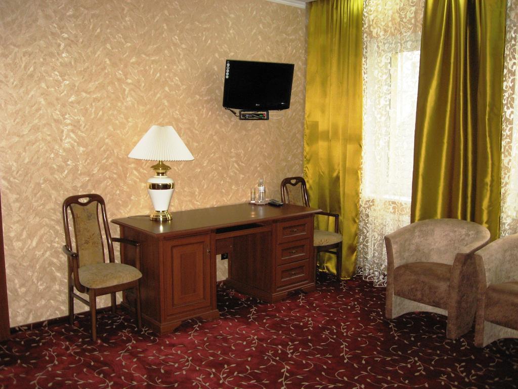 Shato Paradis Hotel Irpin Ruang foto