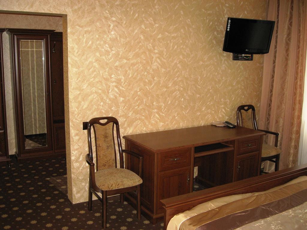 Shato Paradis Hotel Irpin Ruang foto