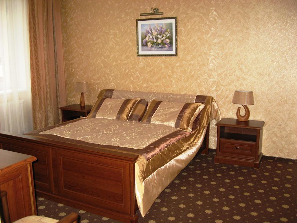 Shato Paradis Hotel Irpin Ruang foto